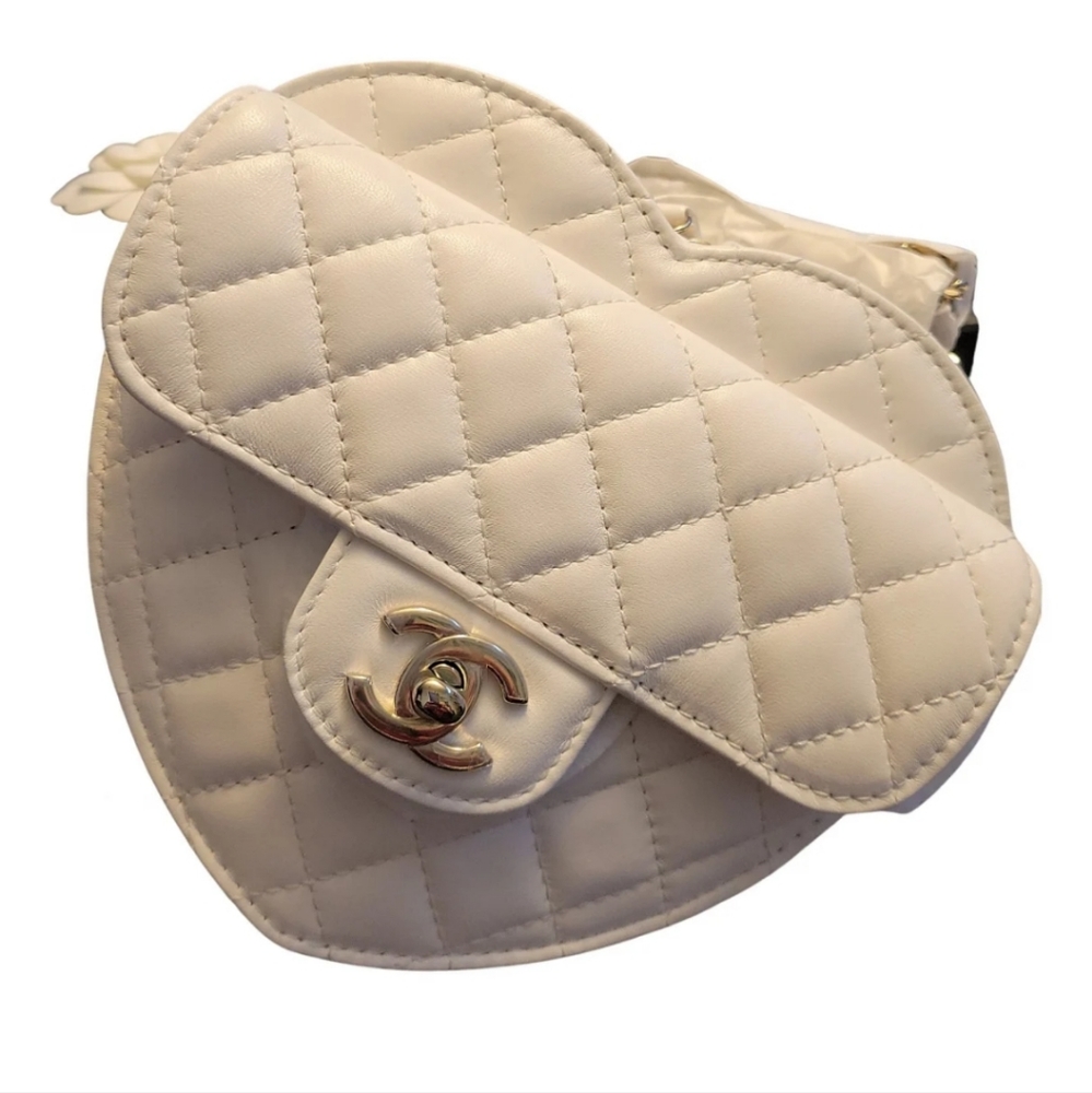 Chanel heart bag large size in white - Picture 2 of 16